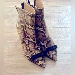 Italian Snake skin leather ankle boots size 7 1/2